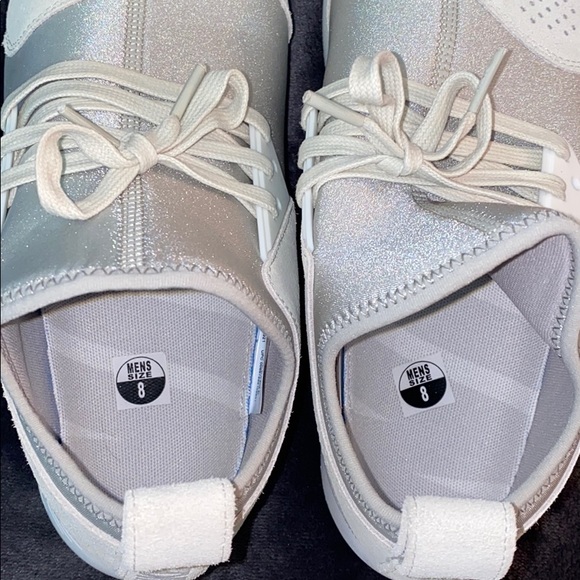 Women’s Nike tennis shoes - Picture 5 of 5